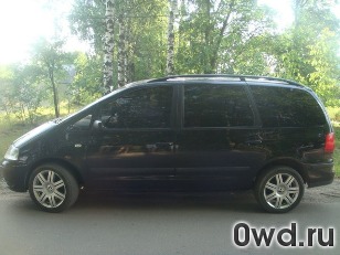 Битый автомобиль Volkswagen Sharan