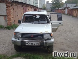 Битый автомобиль Mitsubishi Pajero